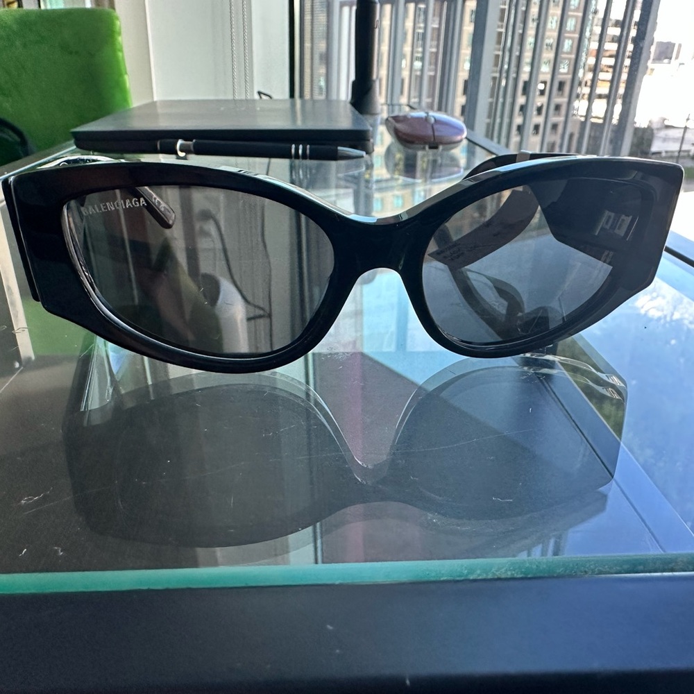 Balenciaga Sunglasses Black - Picture 7 of 8